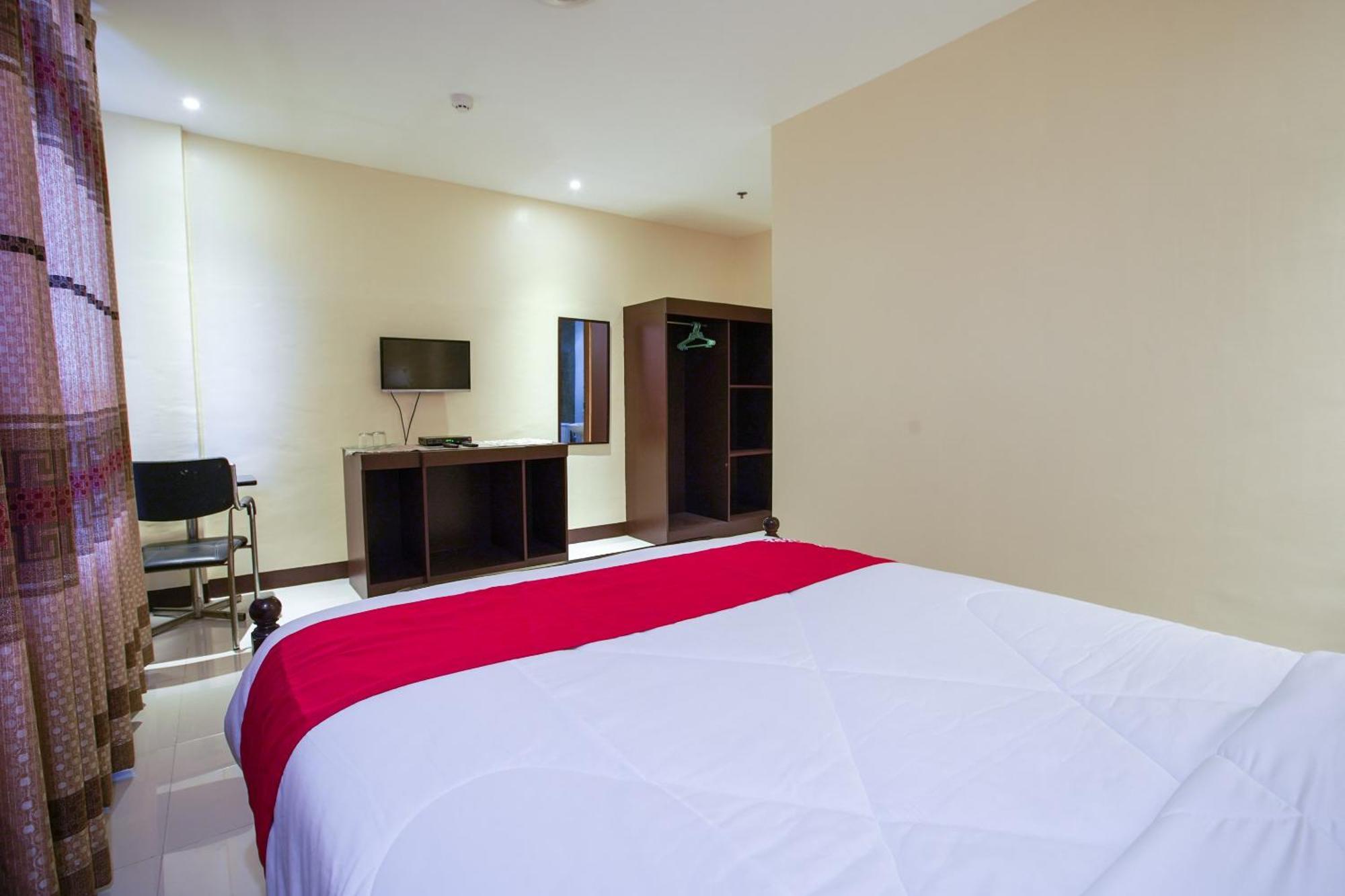 Oyo 236 Hotel Edmundo Pototan Esterno foto